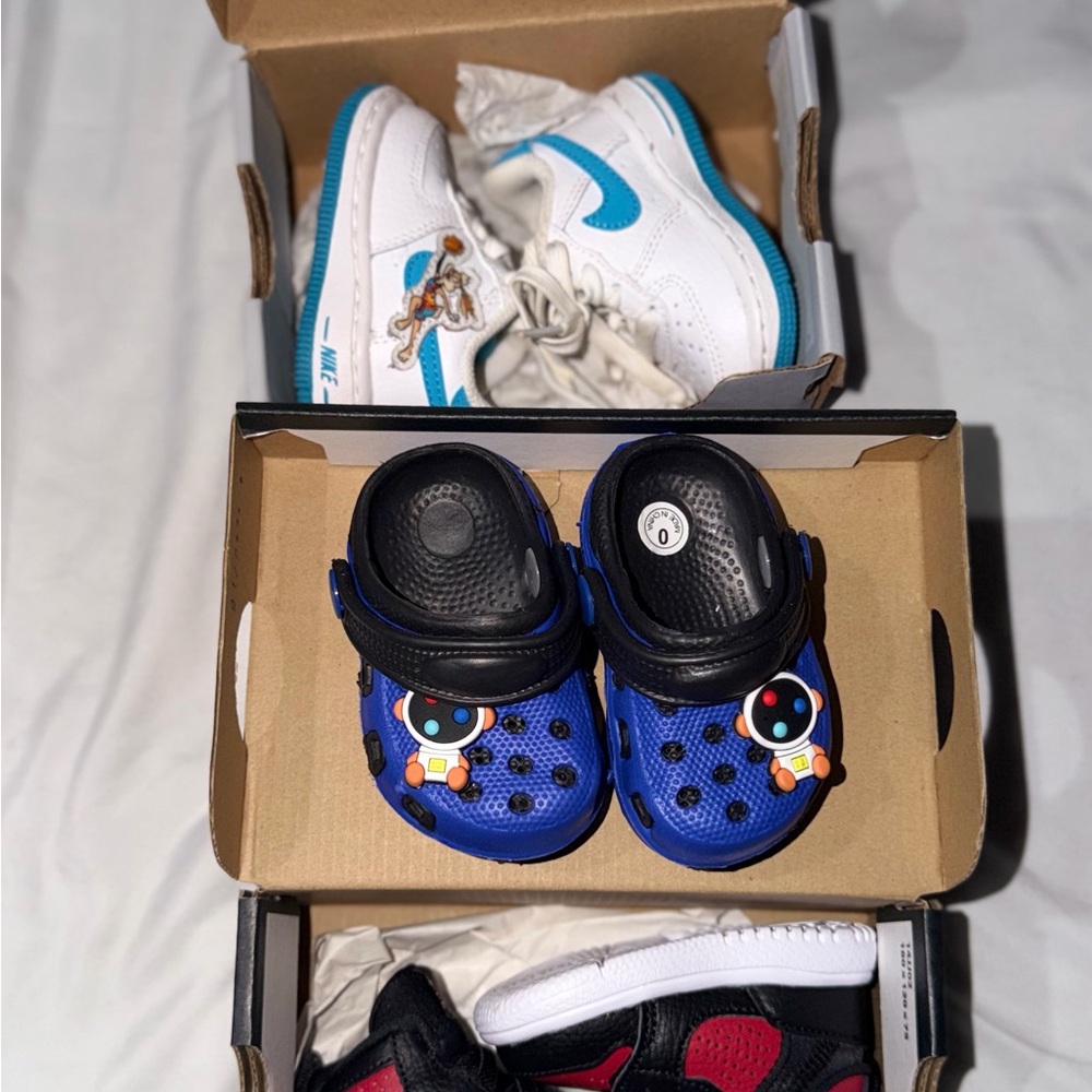 Assorted Baby clothing and footwear - Picture 8 of 8